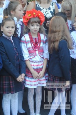 Перший дзвоник відсвяткували у Мукачівській гімназії (ФОТОРЕПОРТАЖ) – 05 Перший дзвоник відсвяткували у Мукачівській гімназії (ФОТОРЕПОРТАЖ) – 05