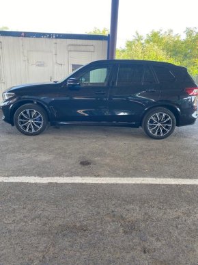 В Україну намагалися ввезти коштовне авто, викрадене в Італії – 02