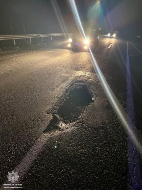 Десятки водіїв пошкодили колеса: посадовця притягнули до відповідальності за неналежне утримання траси – 02