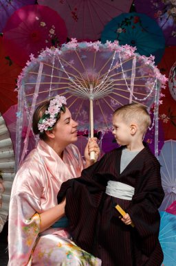 «Острівець Японії»: в Ужгороді провели акцію «Фото патріота» з сакурами – 22