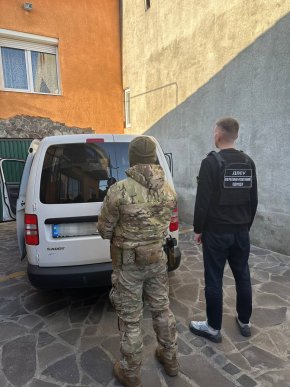 На Закарпатті та ще в двох областях провели обшуки – 05