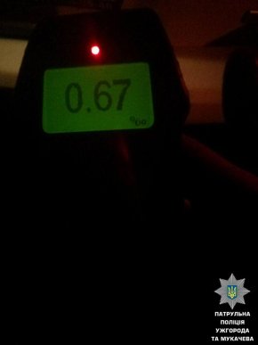 У нетверезого водія знайшли наркотики та металевий кийок – 02