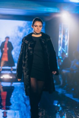 Мода заради життя: на Закарпатті відбувся ІІІ-й благодійний показ мод дизайнерки Роксолани Новак – 106