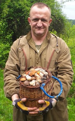 На Ужгородщині чоловік назбирав повний кошик грибів – 03