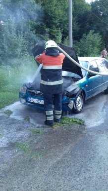 У Хусті під час руху загорілась автівка – 01 У Хусті під час руху загорілась автівка – 01