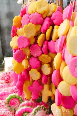 Набережну перед Мукачівським монастирем заполонили торговці – 07