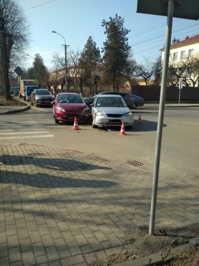 В Ужгороді зіткнулися два легковики – 03