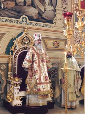 До православного храму в Минаї прибув ковчег з частиною одягу святителя Спиридона  – 07