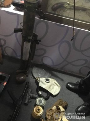 Масштабні обшуки у Мукачеві та районі: опубліковано відео та фото затримання небезпечної банди – 05