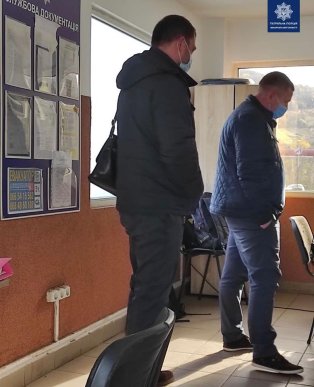 Перевезення під час карантину: патрульні складають адмінпротоколи на водіїв автобусів – 05