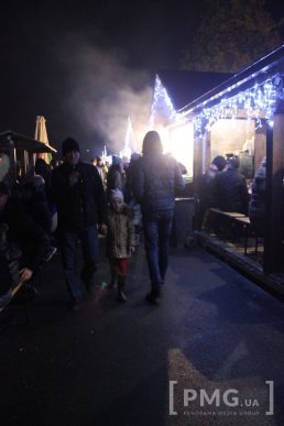 Другий день фестивалю "Червене вино – 2016" супроводжувався виступами закарпатських співаків – 04