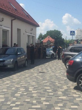 У Мукачеві замінували ресторан – 03