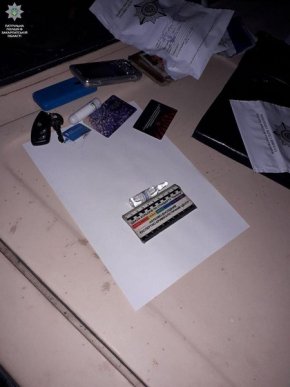 Вночі у Мукачеві патрульні знайшли наркотичні речовини у двох чоловіків – 04