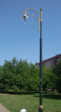 Через вуличний світильник ледь не травмувалася дитина – 01