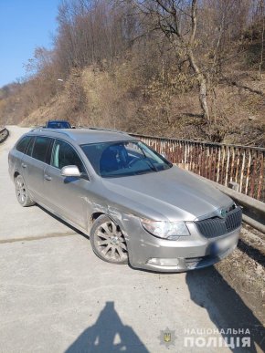 У закарпатському селі чоловік украв Skoda Super В і скоїв аварію – 02 У закарпатському селі чоловік украв Skoda Super В і скоїв аварію – 02