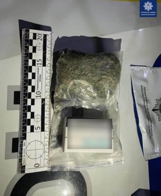 Рано-вранці в двох чоловіків у Мукачеві знайшли наркотичні речовини – 02 Рано-вранці в двох чоловіків у Мукачеві знайшли наркотичні речовини – 02