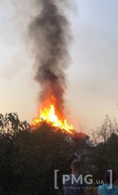 У Ракошині спалахнула пожежа. Оприлюднено відео – 01