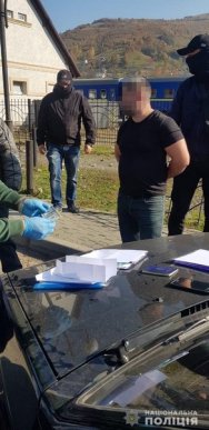 Поліцейські затримали злочинне угруповання, яке очолювала жінка – 04