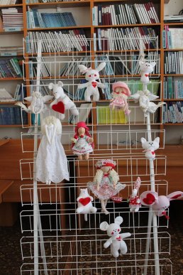 У Закарпатській обласній бібліотеці відбувся майстер-клас з виготовлення іграшок-валентинок – 01