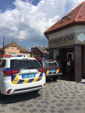 У Мукачеві замінували ресторан – 01