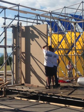 Біля Ужгорода будують сцену для Петра Порошенка – 03