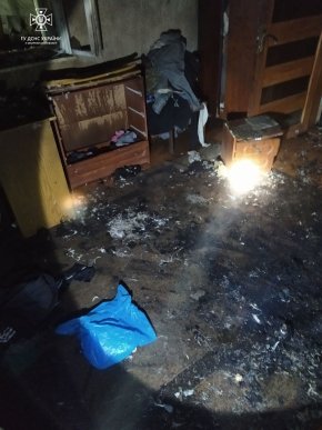 В одному з сіл Великолучківської ТГ спалахнула пожежа. Постраждала жінка – 03