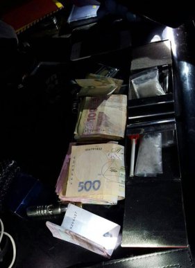 Патрульні затримали автомобіль, у якому виявили рекордну кількість наркотиків – 02 Патрульні затримали автомобіль, у якому виявили рекордну кількість наркотиків – 02