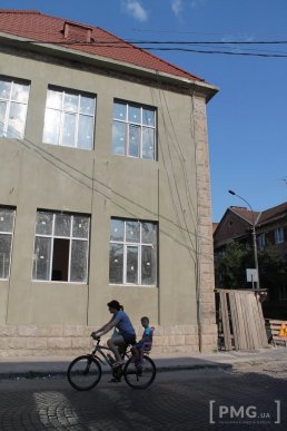 У Мукачеві триває реконструкція колишнього Будинку офіцерів – 03