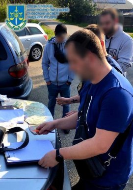 На Закарпатті біля відомого комплексу затримали зловмисника. Його взяли під варту – 03