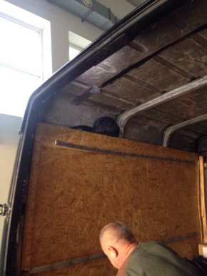 Українець вигадав, як перевезти через кордон контрабанду так, щоб службовий собака не відчув запаху – 04