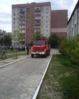 Мукачівські рятувальники ліквідовували пожежу у ЗОШ №13 – 01