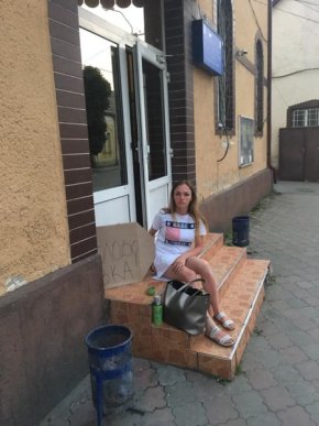 На Виноградівщині жінка оголосила голодування. Причина викликає співчуття, — соцмережі – 02