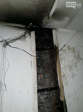 Батьки з дітьми тікали на вулицю: вночі в Ужгороді сталася пожежа в гуртожитку – 06