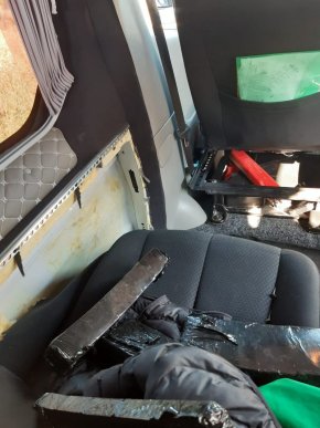 Службовий собака Сем винюхав контрабанду – 02