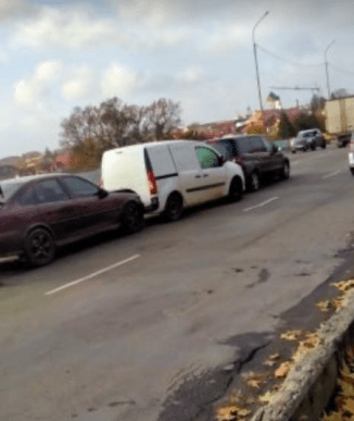 Утворились чималі затори: неподалік ринку "ГІД" трапилась аварія – 03