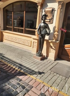 Перший день суворого карантину у Мукачеві: які заклади закрили, а які продовжують працювати – 04