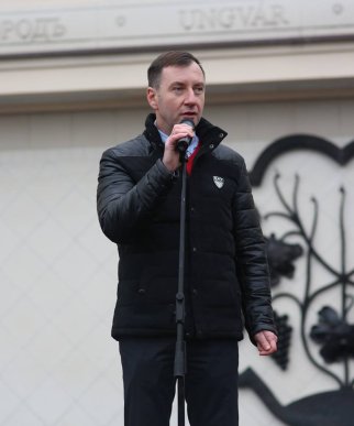 В Ужгороді "католицькі" миколайчики привітали містян зі святом – 08