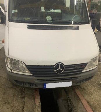 Прикордонники дістали зі сховків мікроавтобуса 600 пачок сигарет – 01