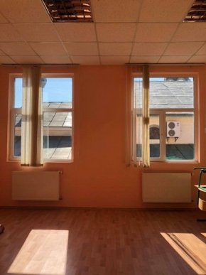 Як триває ремонт класів в одній із шкіл Мукачева – 05