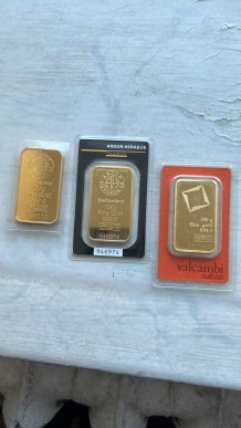 Поблизу кордону затримали чоловіків із золотими злитками і значною сумою грошей – 03 Поблизу кордону затримали чоловіків із золотими злитками і значною сумою грошей – 03