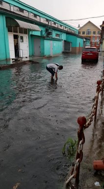 Наслідки негоди: вулиці Мукачева перетворилися на ріки – 03