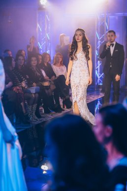 Мода заради життя: на Закарпатті відбувся ІІІ-й благодійний показ мод дизайнерки Роксолани Новак – 35