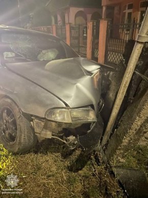 В Ужгороді сталась аварія. Винуватець кинув авто і втік – 03