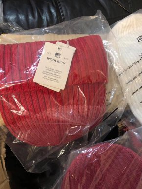 Закарпатські митники вилучили у чоловіка прихований одяг з Італії – 02