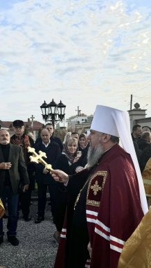 У Хусті за участі митрополита Епіфанія відбулося освячення храму – 01 У Хусті за участі митрополита Епіфанія відбулося освячення храму – 01