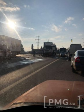 Уламки машин розкидані по дорозі: на виїзді з Мукачева сталась ДТП – 02