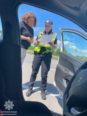 Патрульні розповіли про випадок, який стався поблизу села Великі Лази – 01