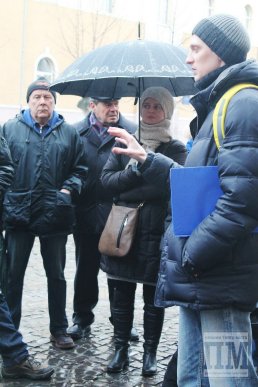 Мукачівці намагались розгадати секрет невідомого пам’ятника на вулиці Пушкіна (ФОТОРЕПОРТАЖ) – 02