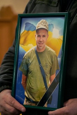 Був відважним воїном: в області провели в останню путь полеглого Героя – 01