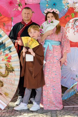 «Острівець Японії»: в Ужгороді провели акцію «Фото патріота» з сакурами – 04